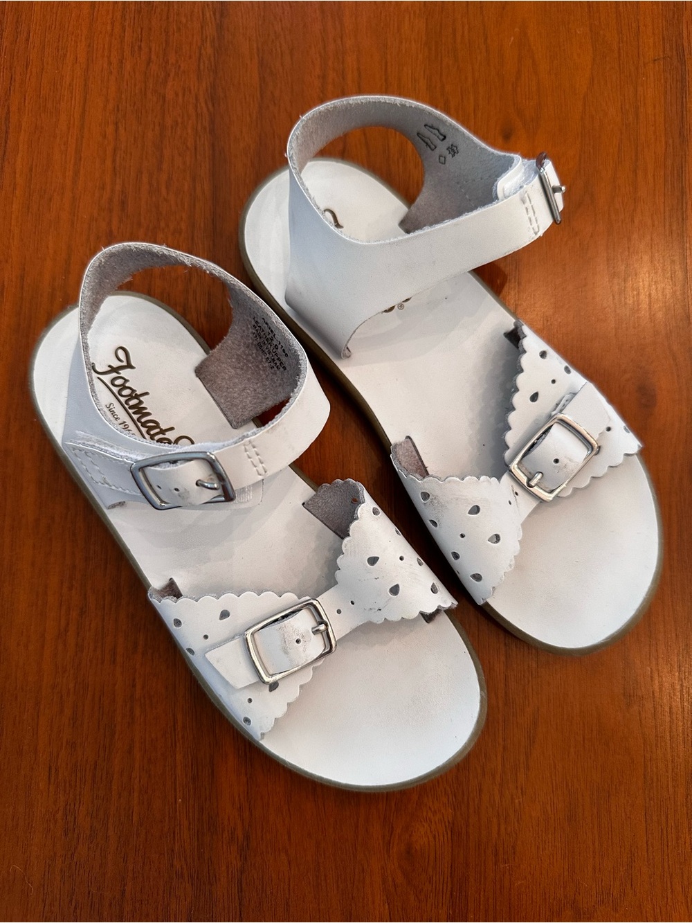Footmates Ariel girls White Leather Buckle Velcro Sandals size 12